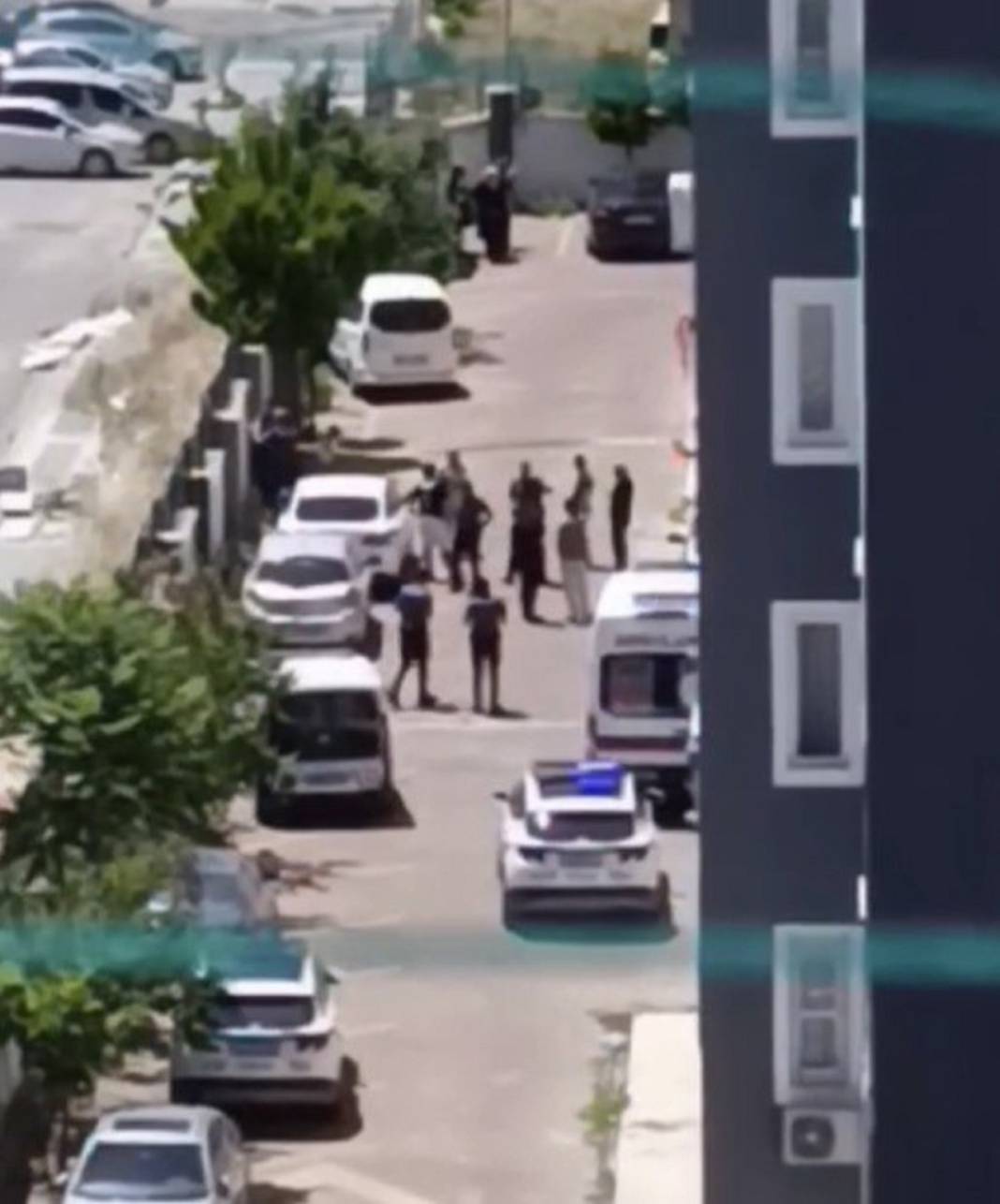Kucağına aldığı bebeğiyle 8. kattan atladı! 3